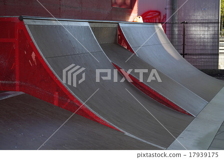 Skateboard park 17939175