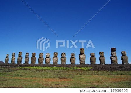 Moai in Easter Island 17939495