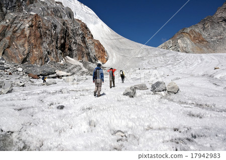 Traversing a Himalayan Glacier Traversing a Himalayan Glacier 17942983
