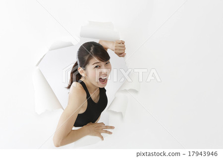 一個女人飛出 17943946