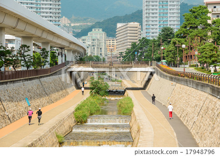 A city with a river in Kobe 17948796