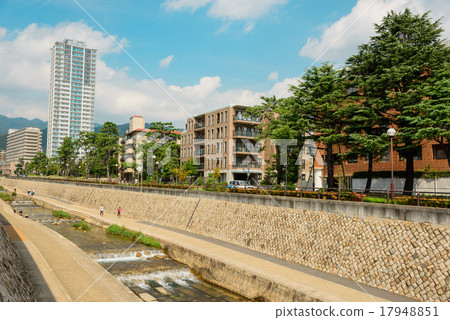 A city with a river in Kobe 17948851
