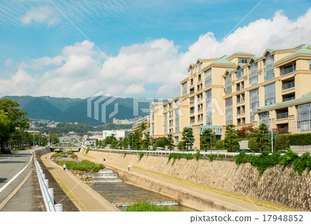 A city with a river in Kobe 17948852