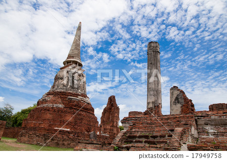 Old pagoda at Ayuthaya, Thailand 17949758