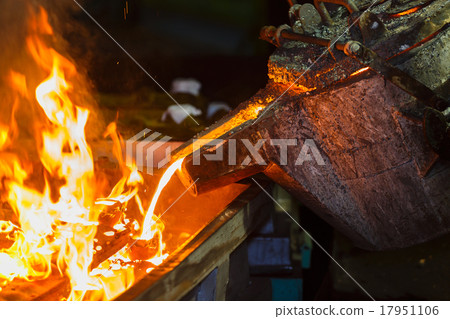 metal pouring 17951106