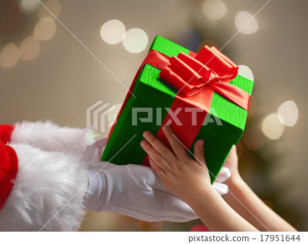 Giving present for child Giving present for child 17951644