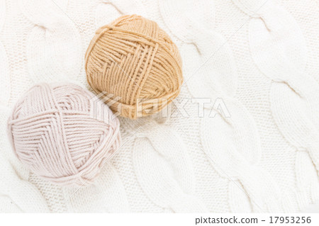 Hand-knitted wool thread Hand-knitted wool thread 17953256