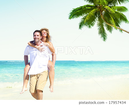 Honeymoon Couple Summer Beach Dating Concept Honeymoon Couple Summer Beach Dating Concept 17957434