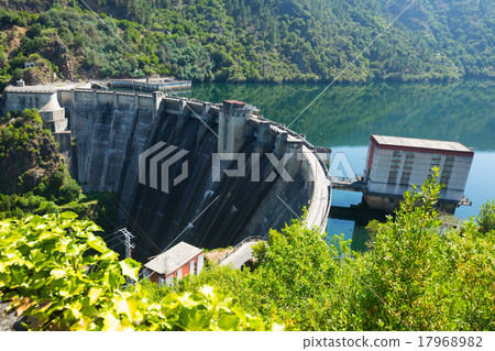 dam of water power plant 17968982