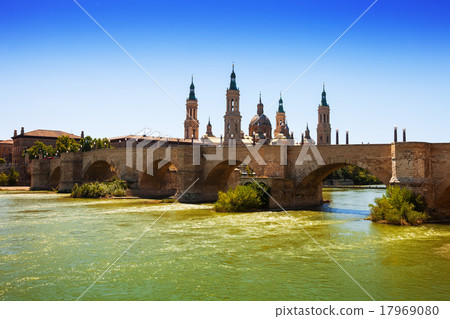 ancient stone bridge over Ebro river in Zaragoza 17969080