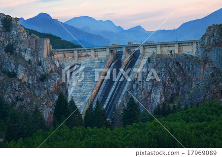 Dam of Barrios de Luna in twilight Dam of Barrios de Luna in twilight 17969089