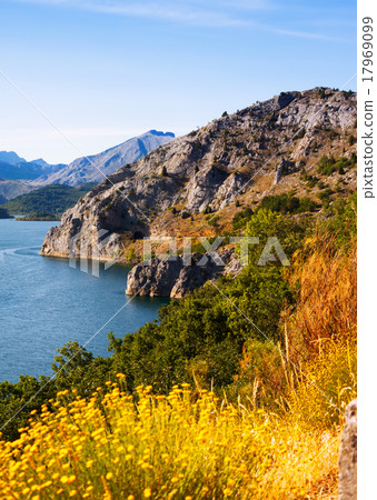 Summer lake. Barrios de Luna reservoir 17969099