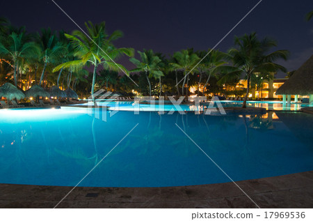 Swimming pool Swimming pool 17969536