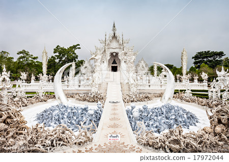 Wat Rong Khun 17972044