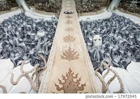 Wat Rong Khun 17972045