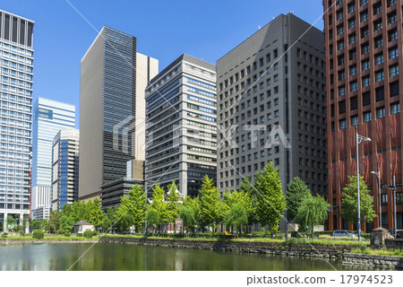 Marunouchi Hibiya street skyline 17974523