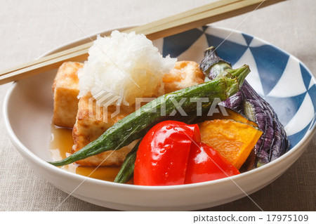 Summer vegetables and fried tofu 17975109
