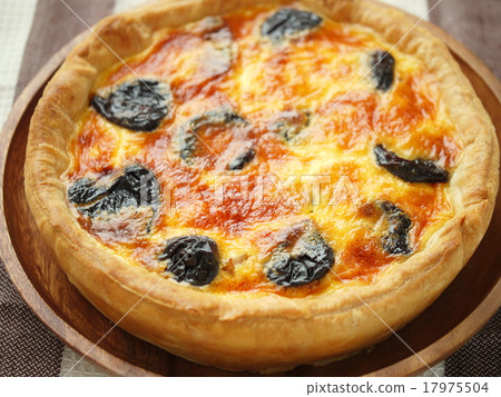 Salt pork and prune's quiche wooden plate (horizontal position) 17975504
