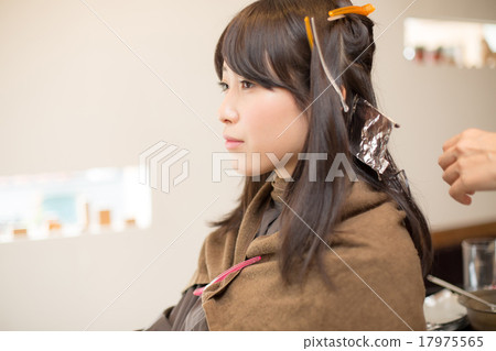 染髮劑 女生 女孩 17975565