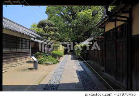 Niihama city, Ehime Prefecture, entrance approach of "Hirose Memorial residence" old man built Shigehira Hirose who established the foundation of the Sumitomo group 17976456