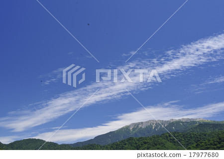 Tateyama mountain range and Yan sweep blue sky / Toyama prefecture Toyama city Tateyama mountain range and Yan sweep blue sky / Toyama prefecture Toyama city 17977680