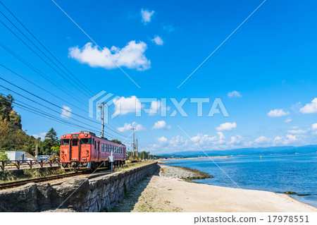 [Toyama Prefecture] Himi Line running along Toyama Bay and Amaharashi coast 17978551
