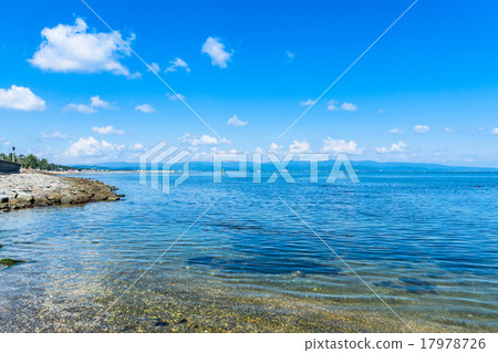 [Toyama] Toyama Bay and Noto Peninsula seen from the Amaharashi coast 17978726
