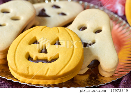 pumpkin-shaped and ghost-shaped cookies 17978849