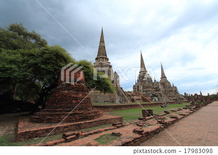 Thai Ayutthaya ruins Wat · plazasan pet Thai Ayutthaya ruins Wat · plazasan pet 17983098