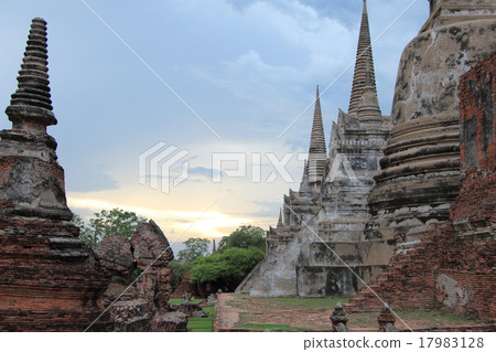 Thai Ayutthaya ruins Wat · plazasan pet Thai Ayutthaya ruins Wat · plazasan pet 17983128