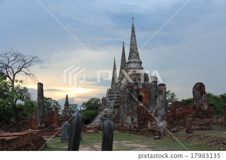 Thai Ayutthaya ruins Wat · plazasan pet Thai Ayutthaya ruins Wat · plazasan pet 17983135