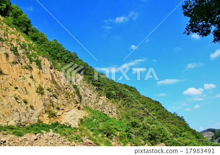 Autumn sunny timber rock Autumn sunny timber rock 17983491