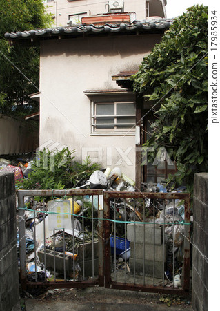 Garbage can 17985934