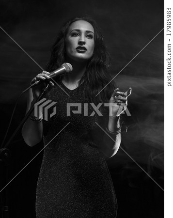 Lady Singer Lady Singer 17985983