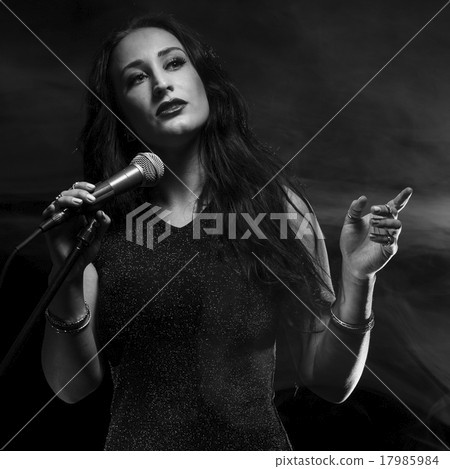 Lady Singer 17985984