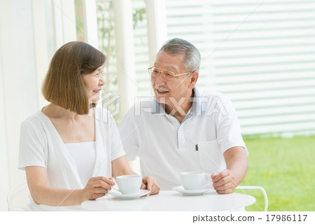 Senior couple image 17986117