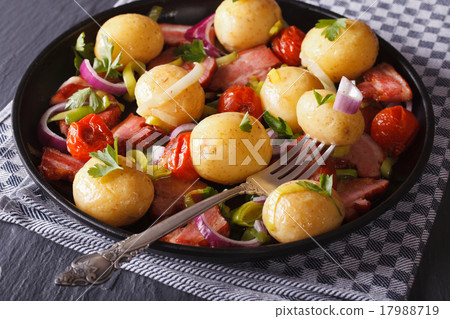 Warm salad of potatoes with bacon and vegetables, 17988719