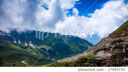 Rohtang La pass Traffic jam of cars 17989724