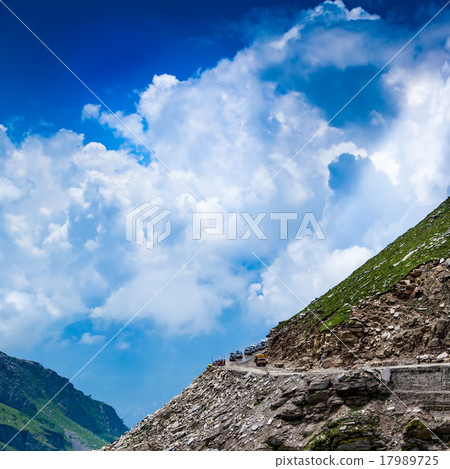 Rohtang La pass Traffic jam of cars 17989725