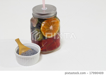 Detox water & basil seed 17990489