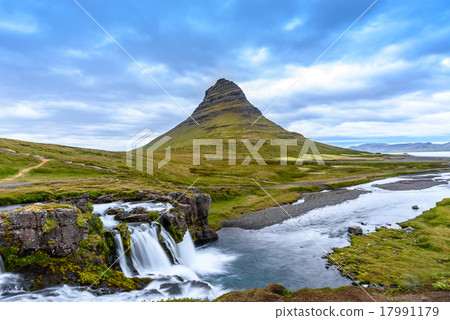 Kirkjufell mountain, Iceland 17991179