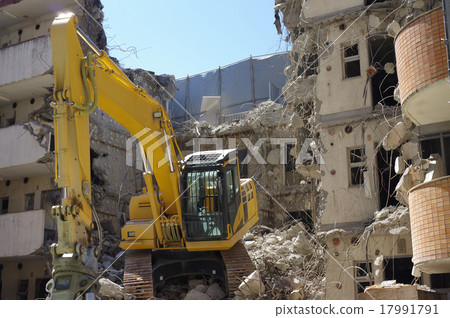 拆除舊公寓的工作 拆除舊公寓的工作 17991791