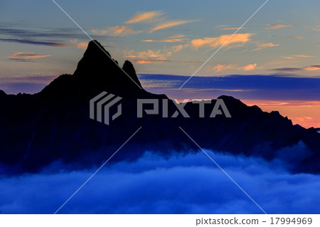 從Otari山的晚春山 從Otari山的晚春山 17994969