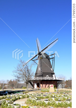 船橋安徒生公園(1月)千葉縣船橋市的風車 船橋安徒生公園(1月)千葉縣船橋市的風車 17995333