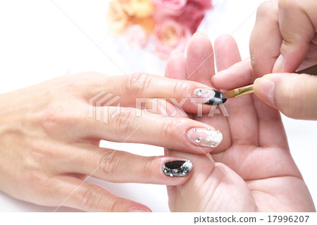 nail  17996207