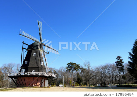 船橋安徒生公園(1月)千葉縣船橋市的風車 船橋安徒生公園(1月)千葉縣船橋市的風車 17996494