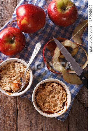 apple crumble in pots vertical top view 17998665