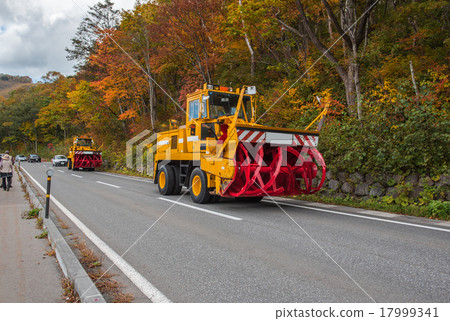 Shiga Kogen High-grade snow plow which makes winter arrangements at the mountain of autumn leaves Shiga Kogen High-grade snow plow which makes winter arrangements at the mountain of autumn leaves 17999341