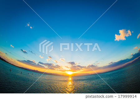 Earth Morning 2 17999914