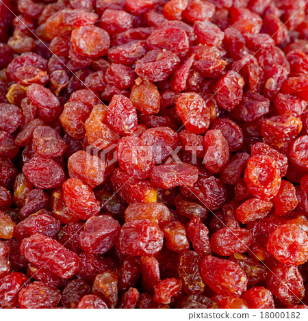 Dry raisin background 18000182